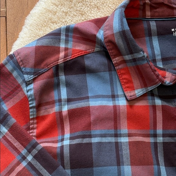 Mountain Hardwear Red & Blue Plaid Long-Sleeve Button-Down Shirt - Picture 8 of 12